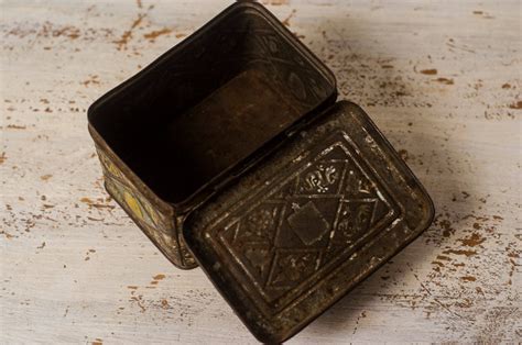 vintage metal box with metal curl on lid|Vintage Metal Box With Lid .